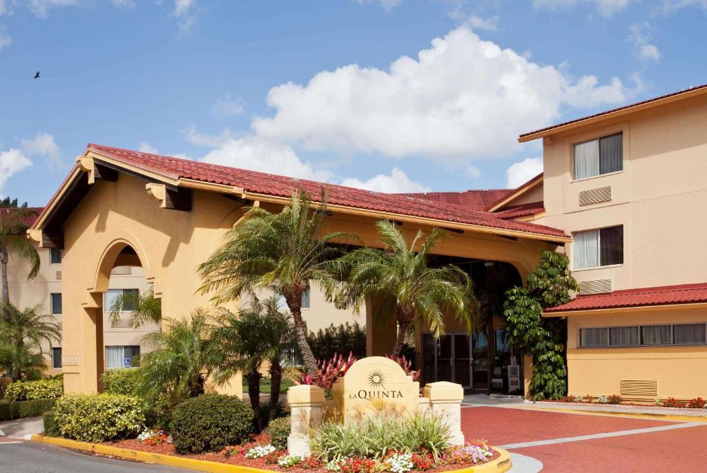 La Quinta by Wyndham St. Pete-Clearwater Airport Main image 2